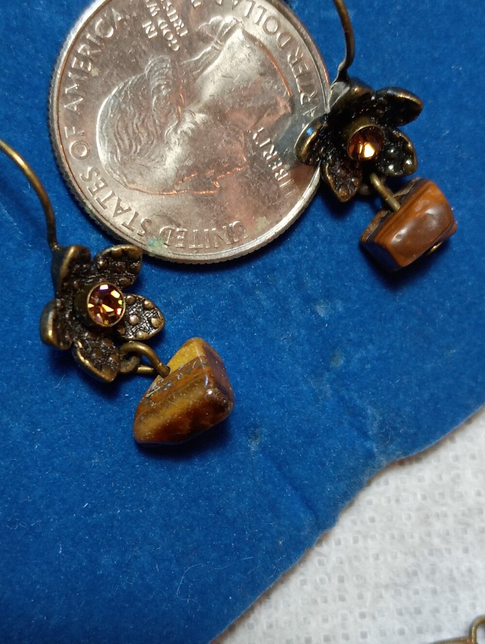 AVON BRASS TONED FLOWER AND CRYSTALL NECKLACE AND EARRINGS SET - Picture 3 of 5